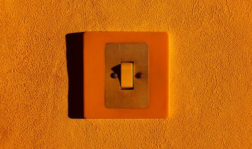how to change a light switch.jpg