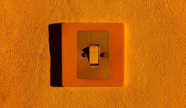 how to change a light switch.jpg